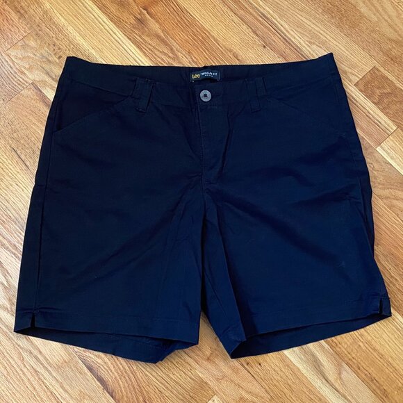 Lee Women's Sz 14 Legendary 7" Chino Walkshort in Black, Mid-rise, Cotton - Picture 2 of 7